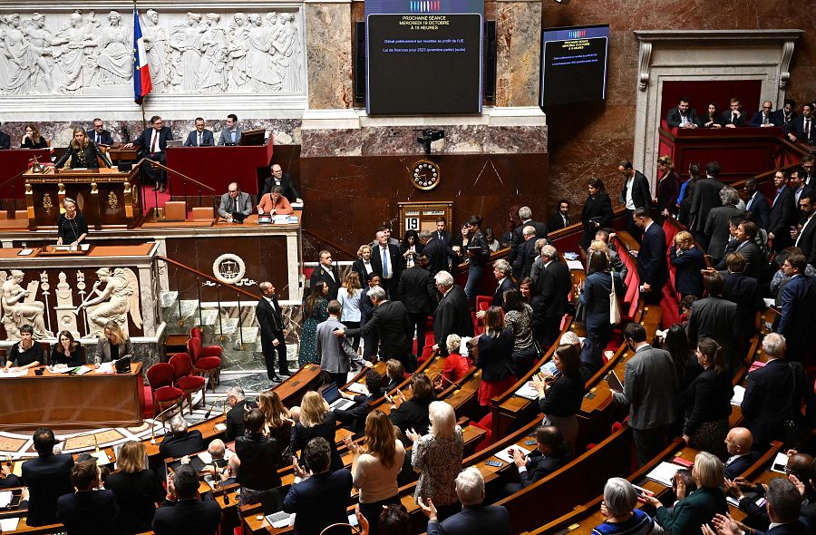 Los diputados de la izquierda abandonan el hemiciclo