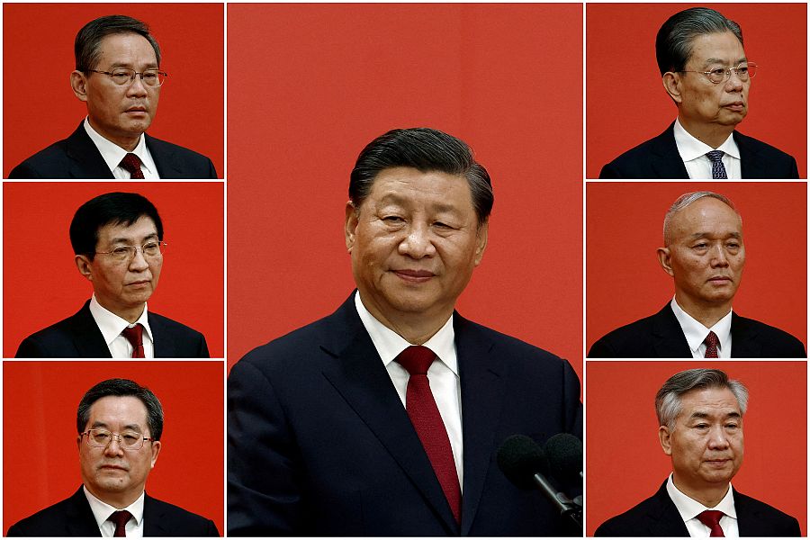El líder chino Xi Jinping (c) con los miembros del politburó Li Qiang, Zhao Leji, Wang Huning, Cai Qi, Ding Xuexiang y Li Xi.