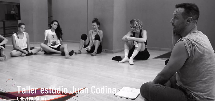 Chevi Muraday impartiendo clases