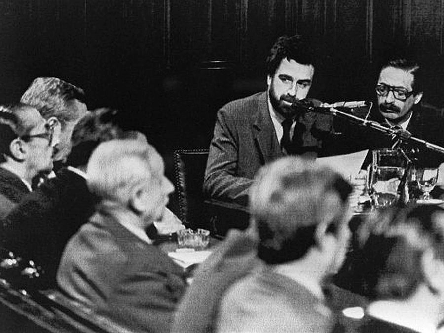 Julio Strassera y Luis Moreno Ocampo en el juicio real