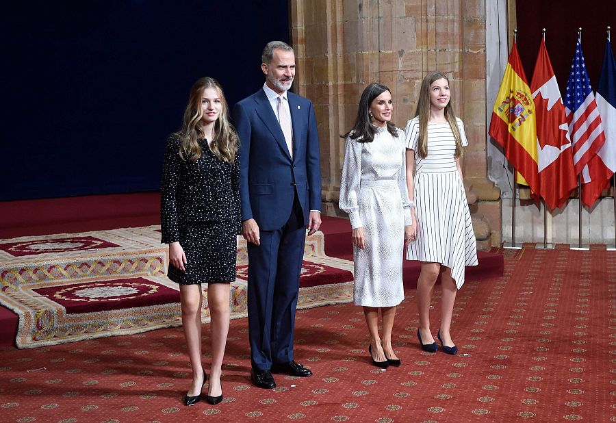 La Familia Real posa antes de la ceremonia de los Premios Princesa de Asturias 2022