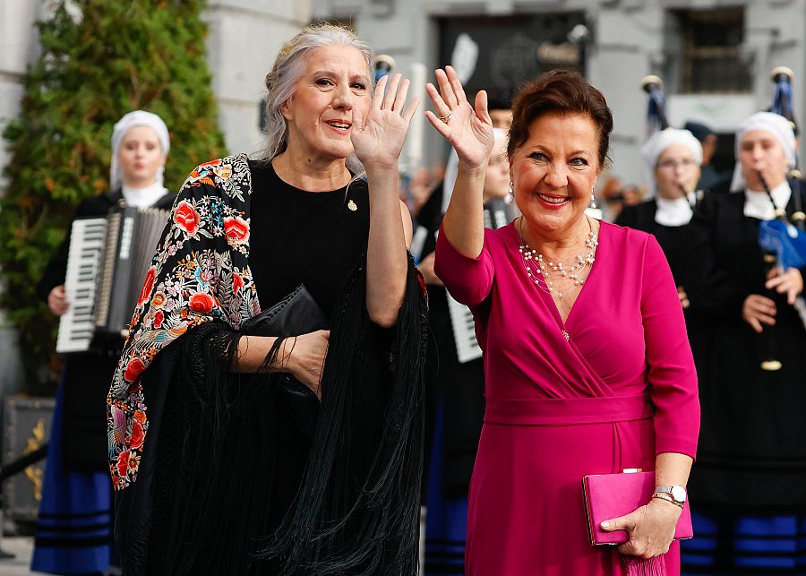 Carmen Linares y María Pagés, Premio Princesa de Asturias de las Artes, a su llegada a la ceremonia