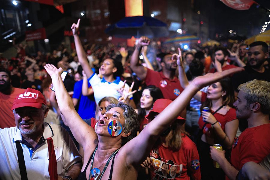 Partidarios de Lula celebran su nueva jefatura en Sao Paulo