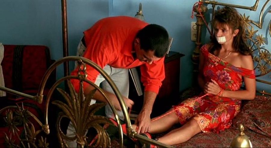 Átame almodóvar película rtve