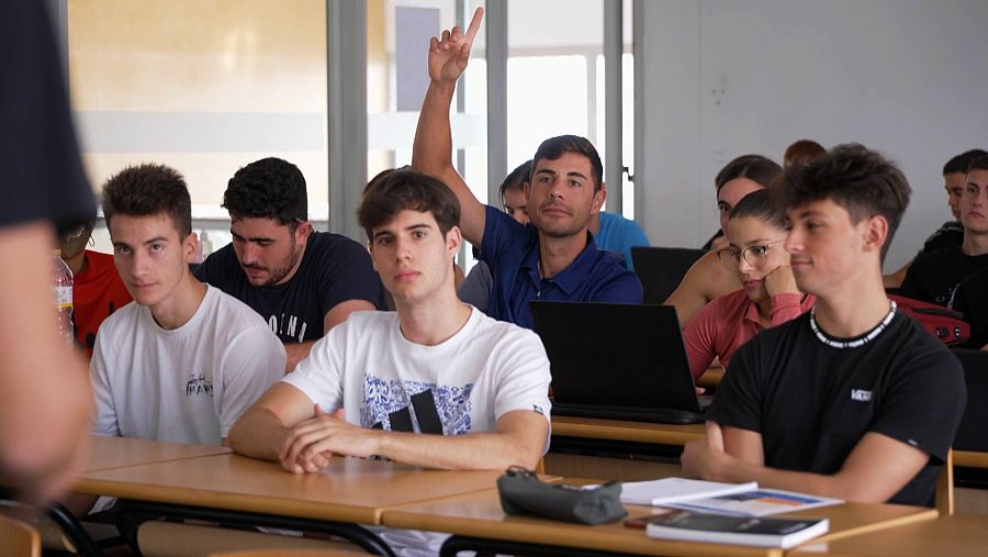 Sebastián Mora en clase