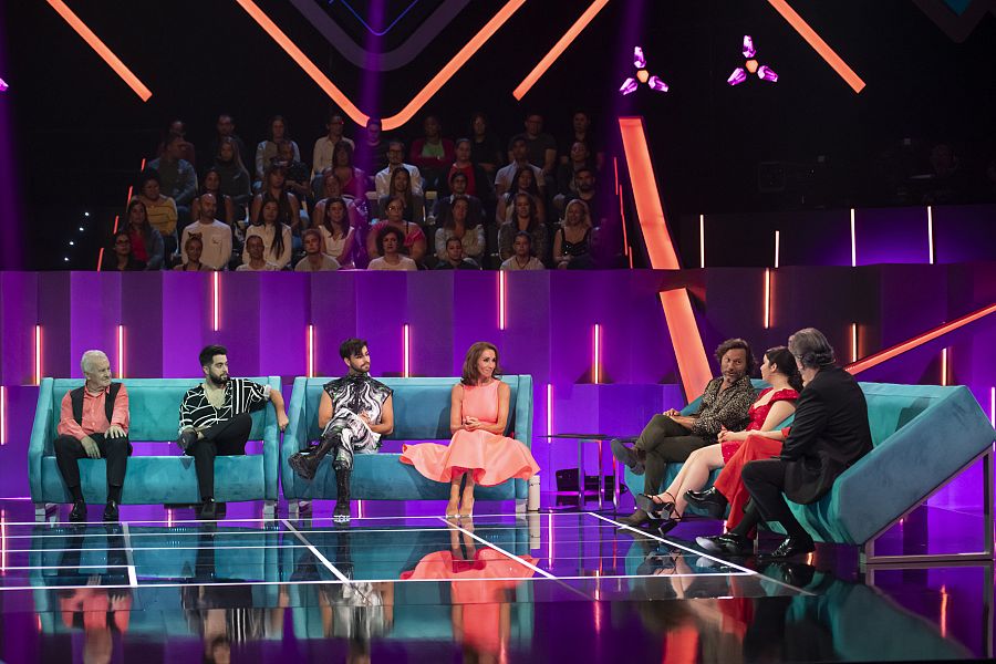 Los concursantes en los sillones del programa