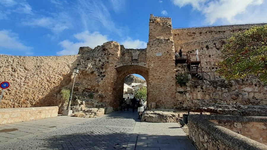 Arco de Bezudo, acceso al barrio del Castillo