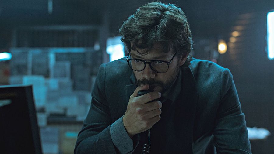 Álvaro Morte nos roba el corazón con 