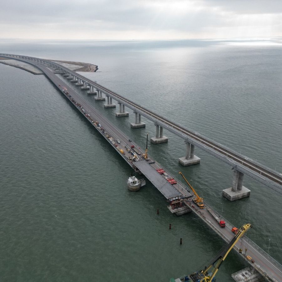 Guerra en Ucrania: trabajos de reparación en el puente de Kerch, en Crimea