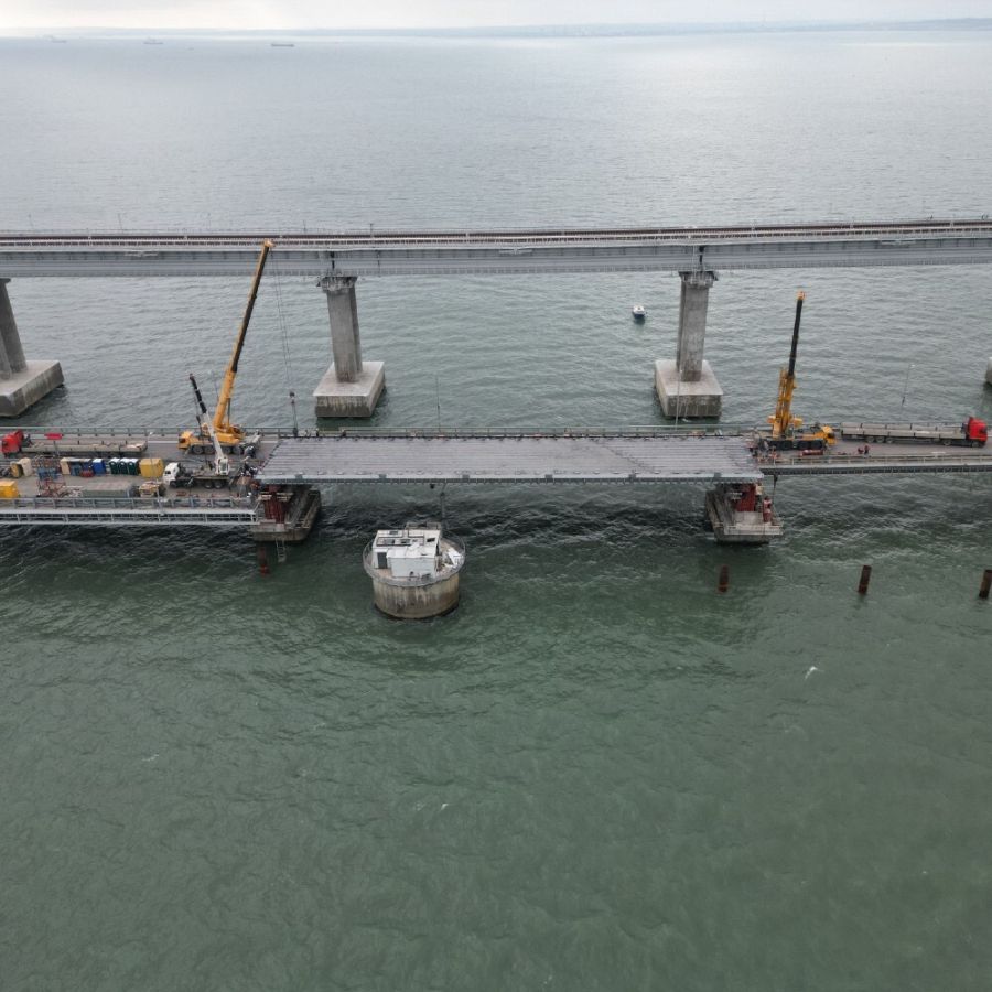 Guerra en Ucrania: trabajos de reparación en el puente de Kerch, en Crimea
