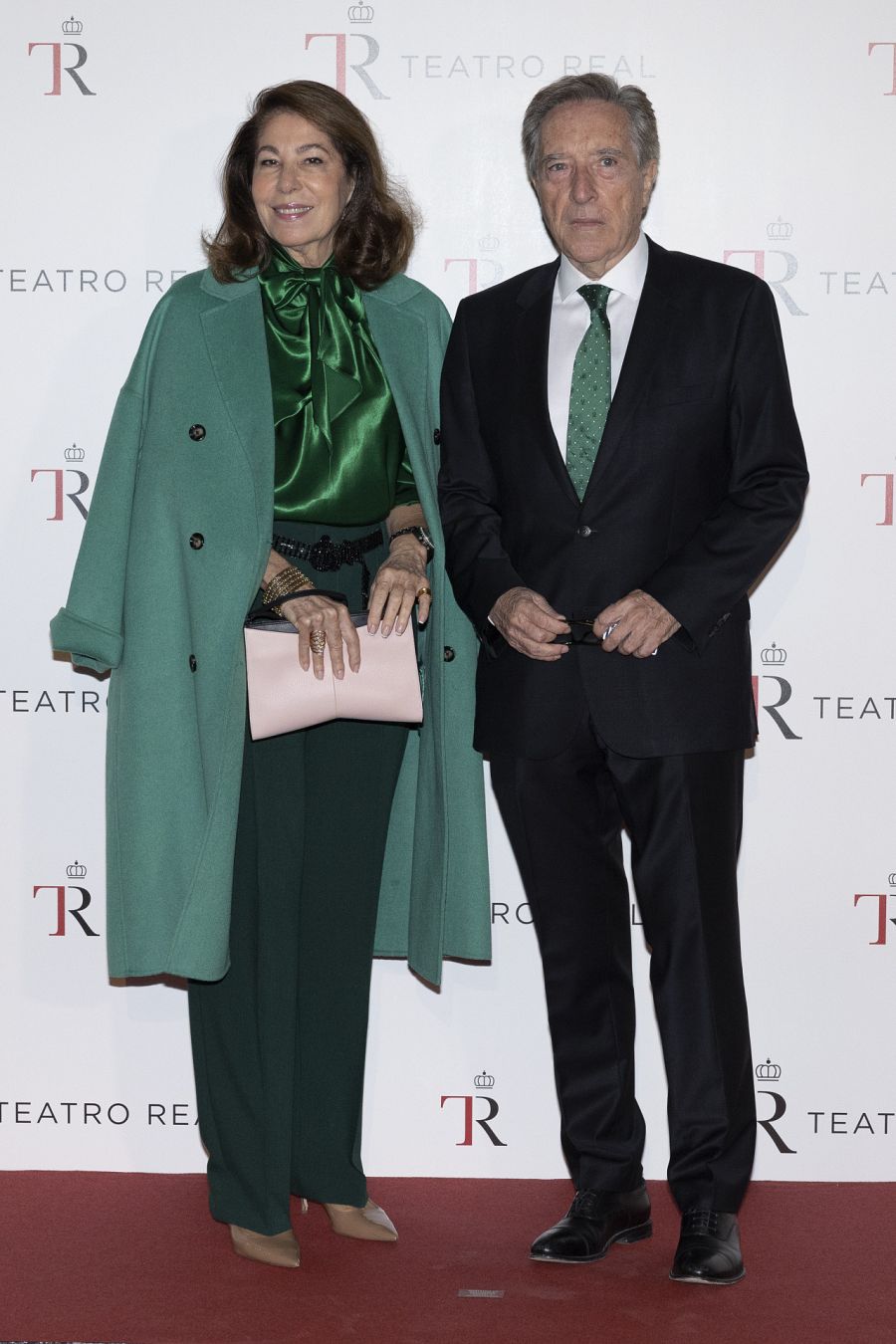 Iñaki Gabilondo y Lola Carretero en el photocall del estreno de la ópera 