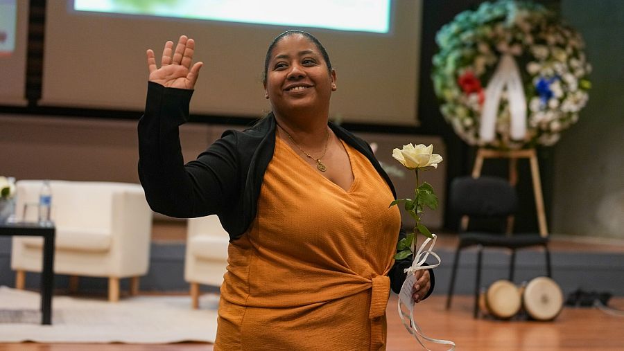 Kenia Carvajal, hija de Lucrecia Pérez, en un acto de recuerdo a su madre 30 años después de su asesinato.