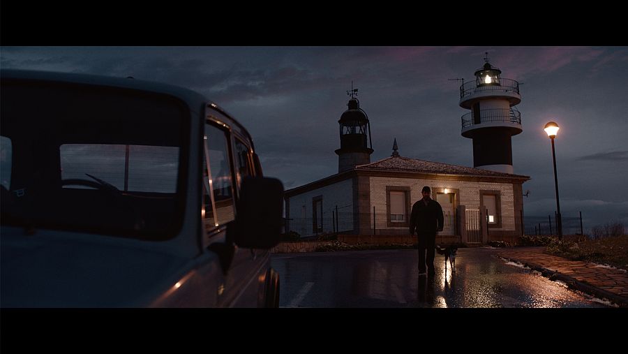 Fotograma del anuncio de la Lotería de Navidad 'Tres Orquídeas' en el que aparece el Faro de San Cibrao
