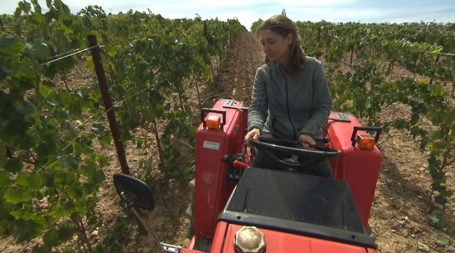 Maria Marimón en su finca de Segura, Tarragona