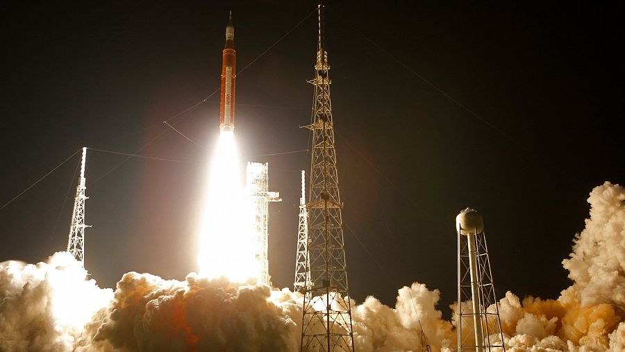 Mise NASA Artemis 1 na Měsíc startuje z letecké základny Cape Canaveral