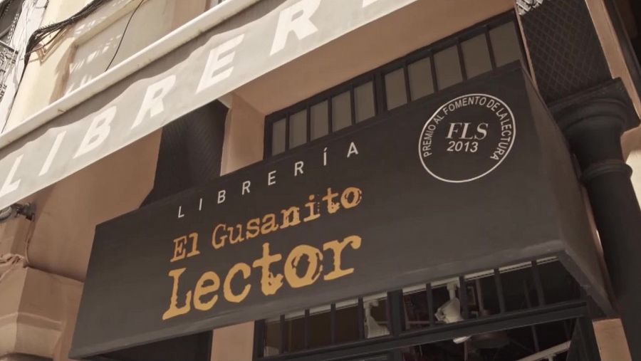 Fachada de la libreria' El Gusanito Lector' en Sevilla