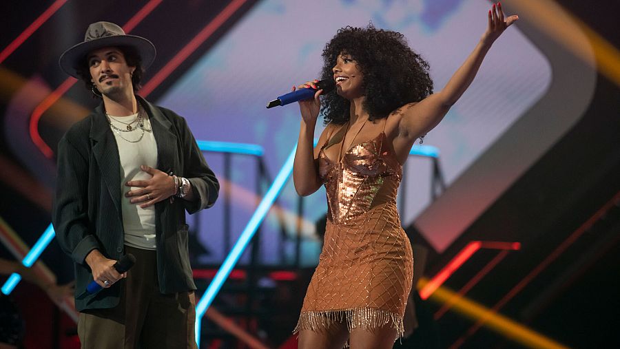 Paul Alone y Nia cantan juntos en Dúos Increíbles