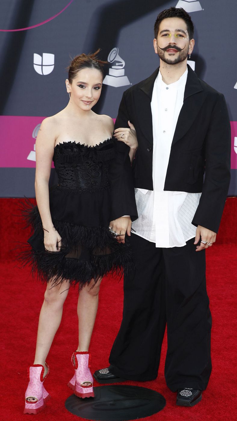 Eva Luna y Camilo en los Latin Grammy 2022