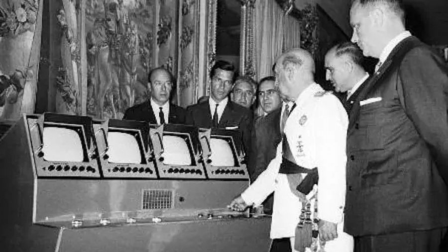 Francisco Franco inaugurando los nuevos estudios de TVE de Prado del Rey