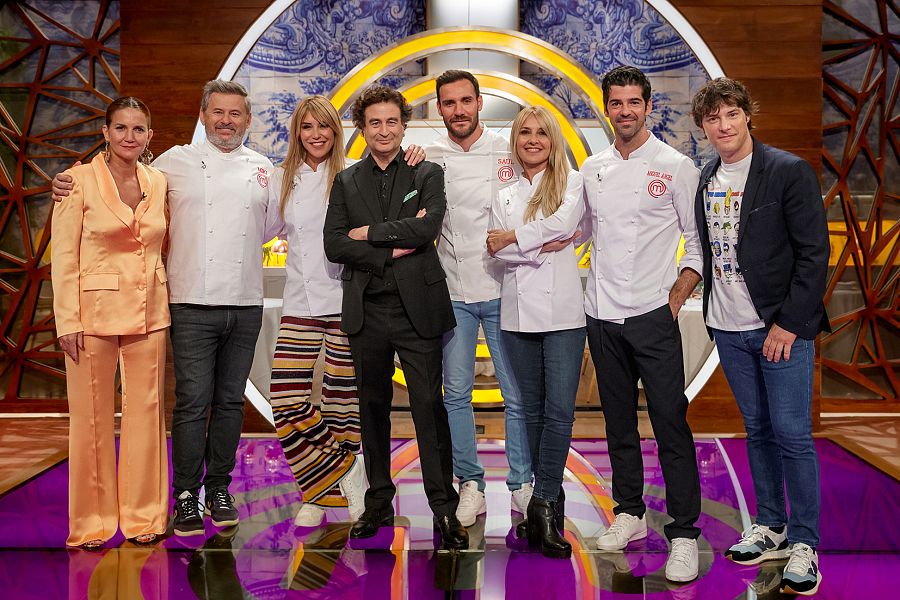  El jurado, con algunos duelistas de 'MasterChef Celebrity'