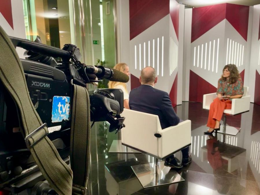 Diana Arias entrevista para 'Parlamento' a Zaida Cantera y Fernando Gutiérrez
