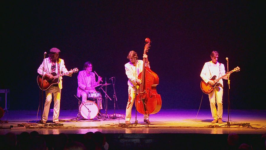 La banda Santero y los Muchachos lleva a cabo un concierto en la cárcel de Albocàsser