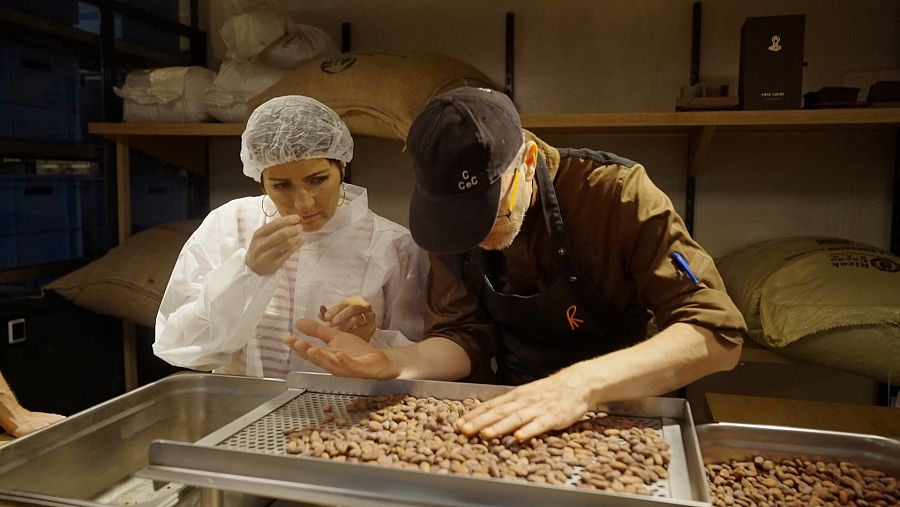A Casa Cacao segueixen un procés artesanal de producció, recuperant els orígens i sabors reals del cacau