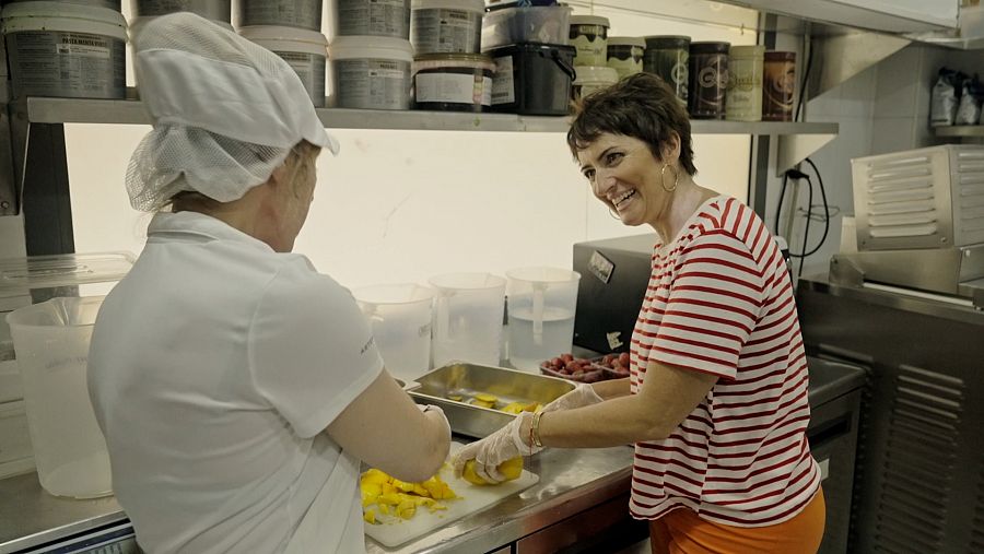 Sílvia Abril aprèn a fer gelat de mango