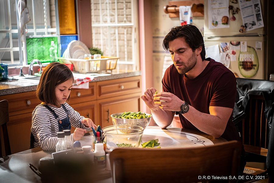 Osvaldo de León es Héctor