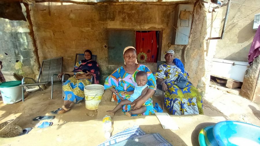 Mujeres de Mali con niños