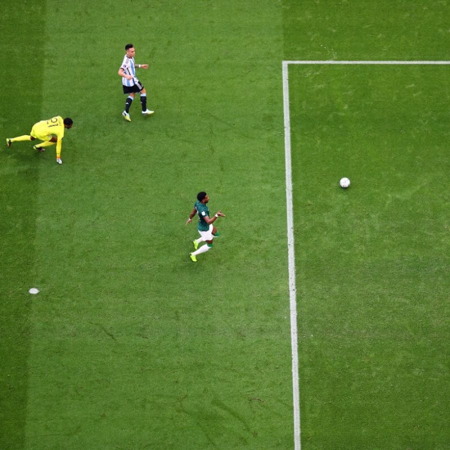 Argentina - Arabia Mundial 2022: primer gol anulado a Lautaro Martínez por fuera de juego (min. 28).
