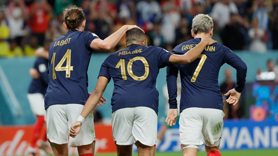 Francia - Australia: Rabiot celebra el gol junto a Mbappé y Griezmann