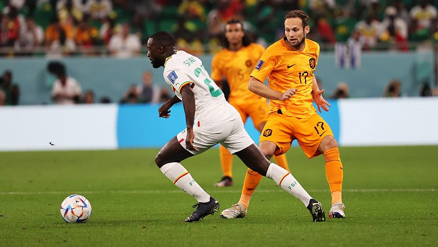 Mundial 2022: El jugador de Senegal Youssouf Sabaly, en el partido ante Países Bajos (0-2).