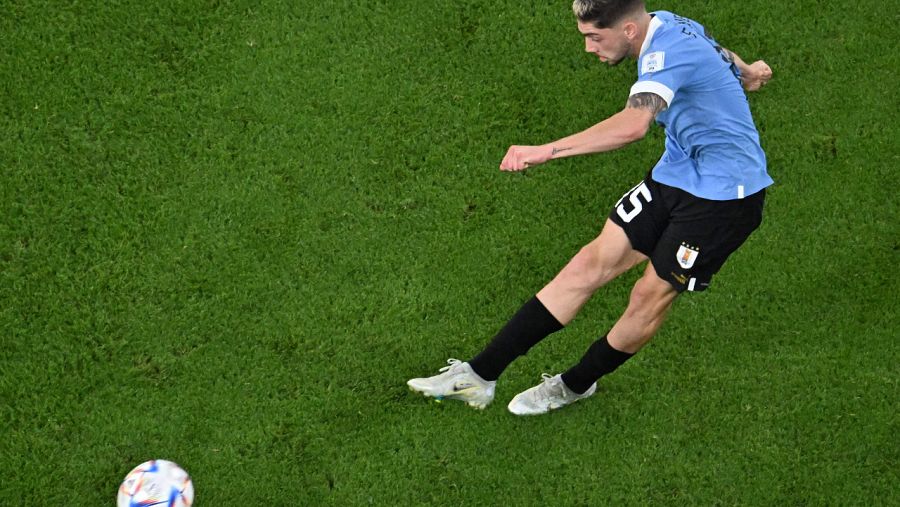 Uruguay - Corea del Sur: Fede Valverde prueba el disparo