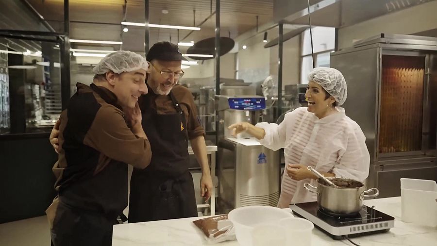 Sílvia Abril, Jordi Roca i Damian Allsop elaboren xocolata a Casa Cacao | La Recepta Perduda