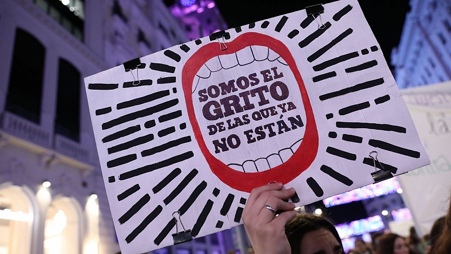 Una pancarta durante una manifestación contra las violencias machistas: 