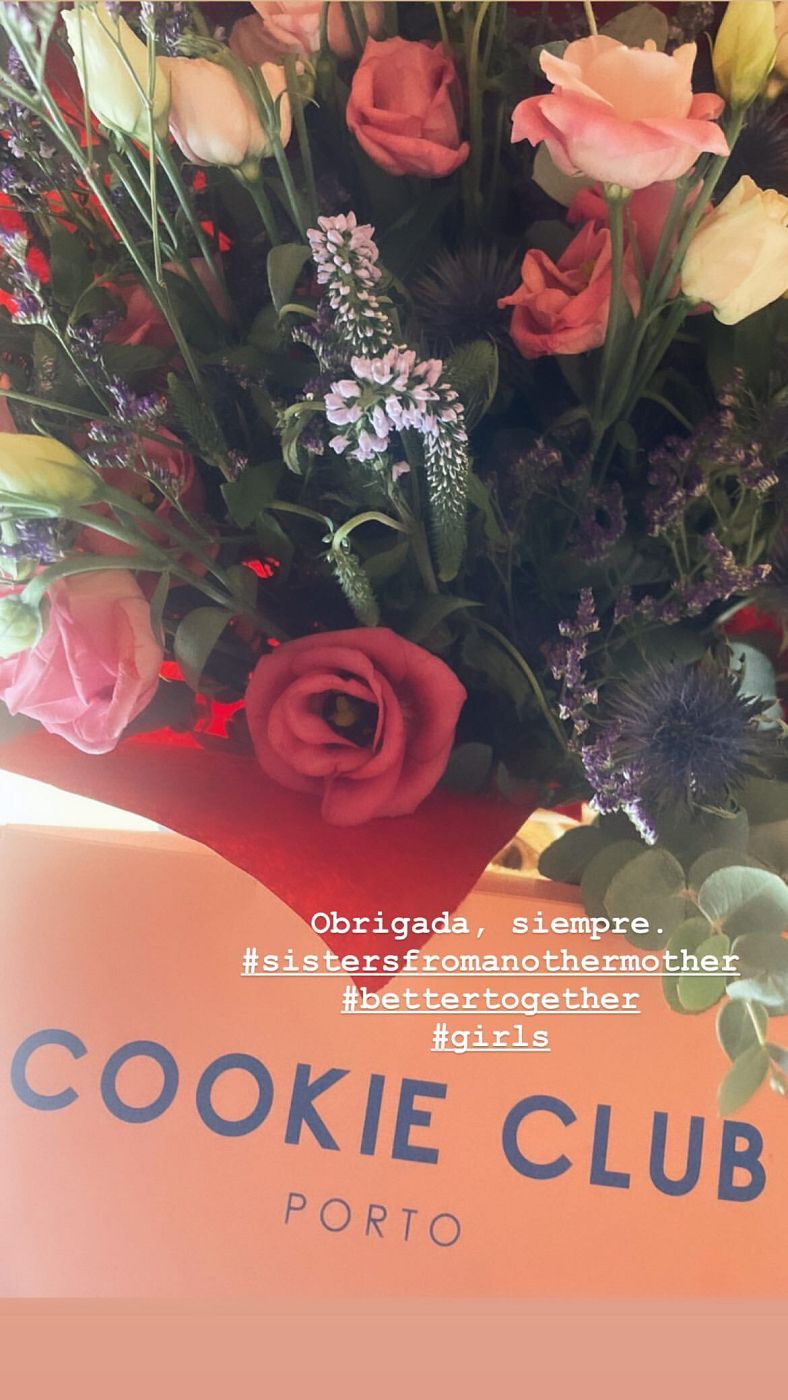 Sara Carbonero recibe flores