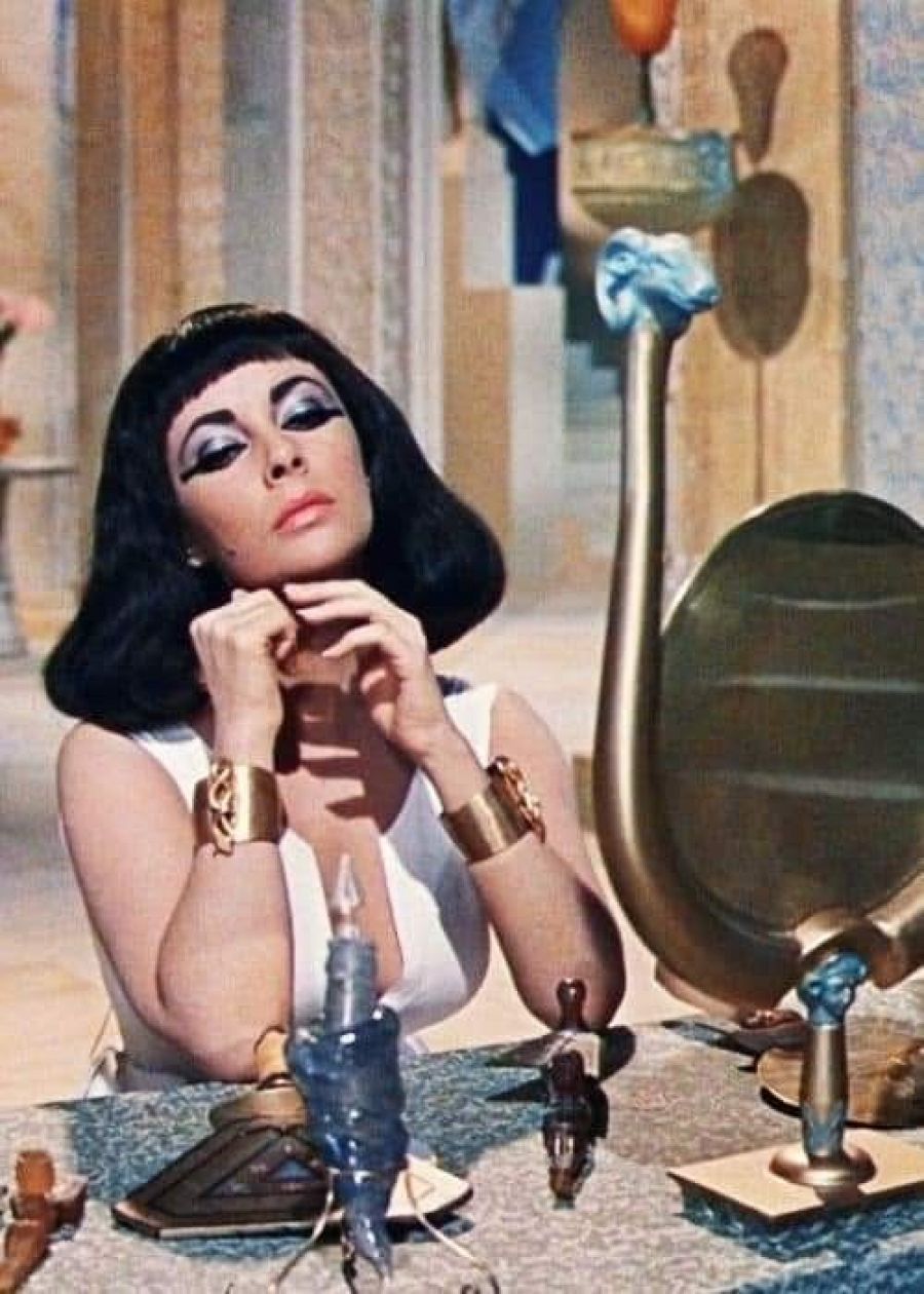 Elizabeth Taylor reina Cleopatra