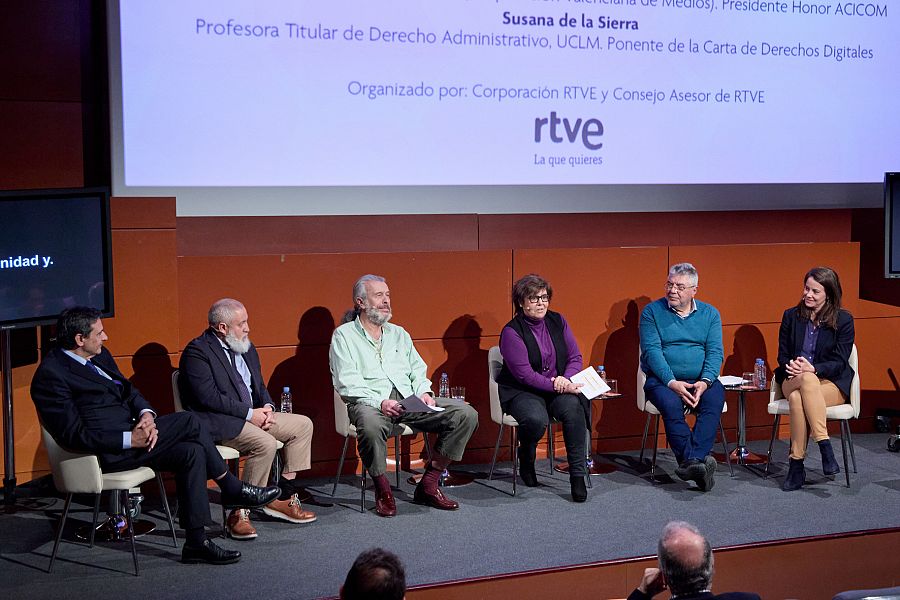 Primera mesa redonda