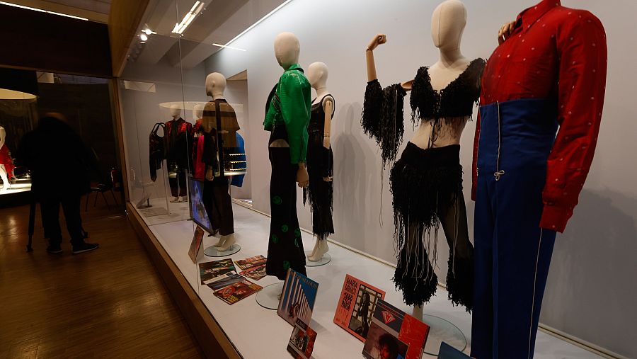 antonio alvarado exposicion baja costura museo traje