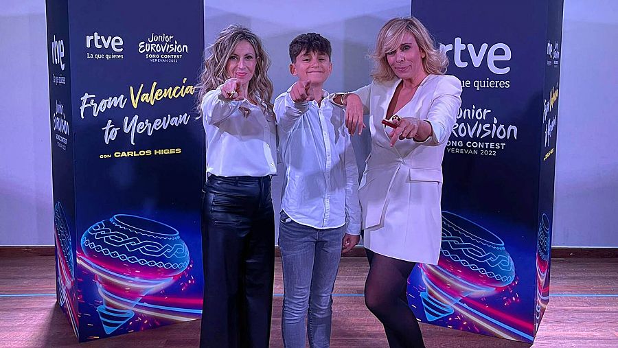 Eva Mora, Carlos Higes y María Eizaguirre durante la rueda de prensa de despedida