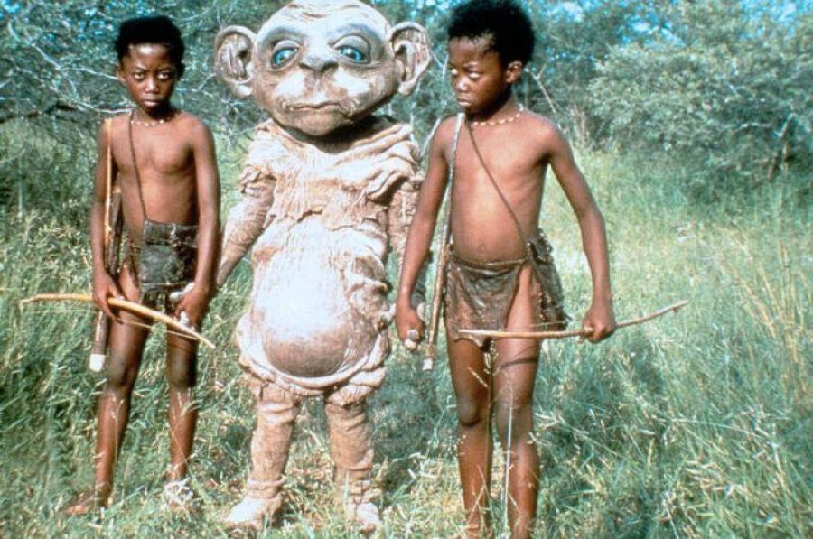 Un inquietante alien cae en África en 'Nukie' (1988)