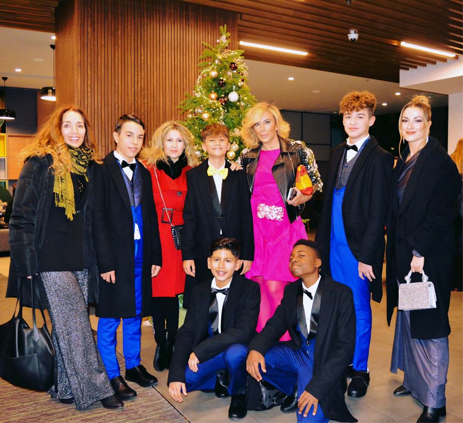 Carlos Higes junto a la delegación española de Eurovisión