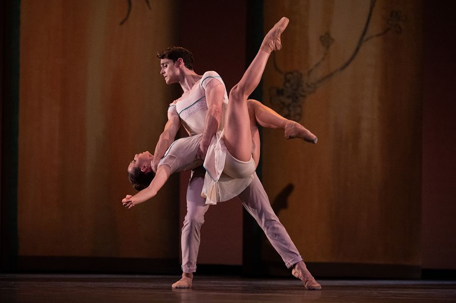 Una pareja de bailarines de la Compañía Nacional de Danza (CND) durante un ensayo.