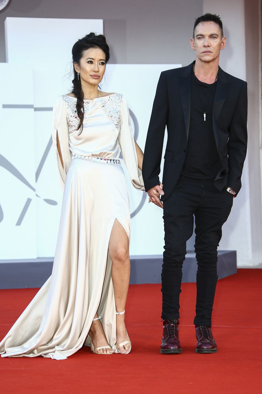 Imagen de Mara Lane y Jonathan Rhys Meyers