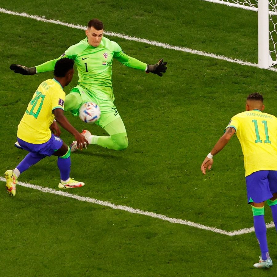 Mundial Qatar 2022: Paradas de Livakovic en el Brasil-Croacia