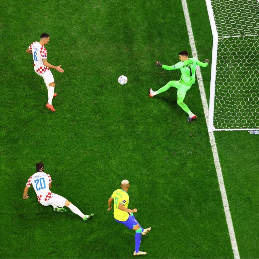 Mundial Qatar 2022: Paradas de Livakovic en el Brasil-Croacia