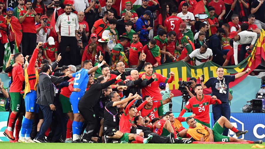 Jugadores y 'staff' técnico marroquí celebran la hazaña lograda