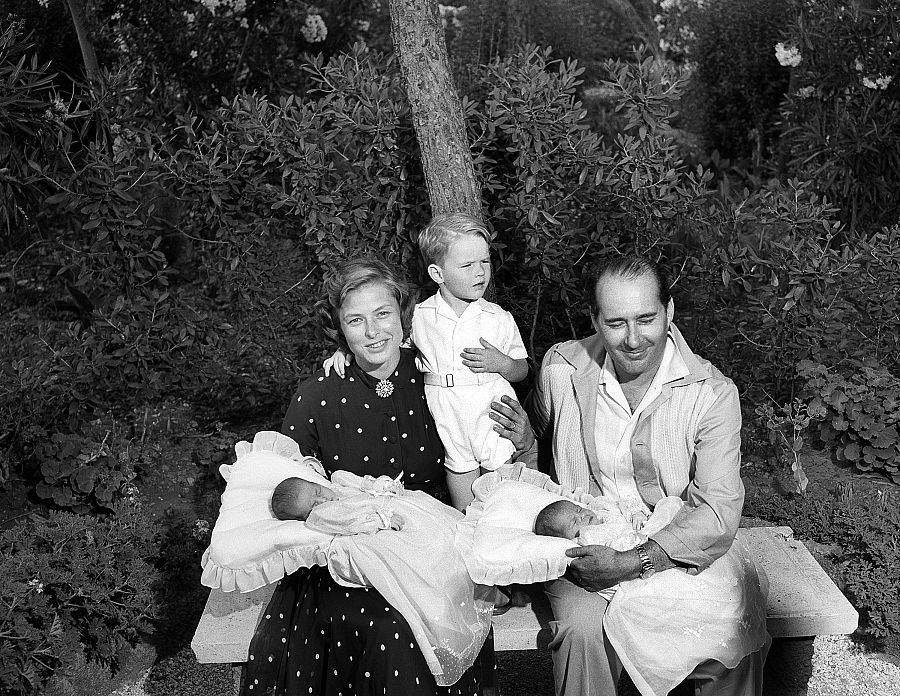 Ingrid Bergman, Roberto Rossellini, el pequeño Robertino y las gemelas Isabella e Isotta (1952)