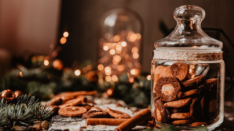 Flores, troncos de madera, cestos de fibras, hojas secas, piñas o frutos son los protagonistas de las bodas en invierno